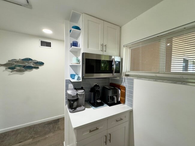 Building Photo - 2811 Garden Dr S