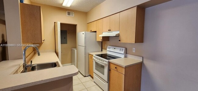 Building Photo - 10312 Fox Trail Rd S