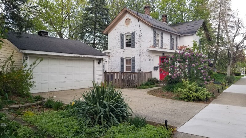 Primary Photo - 2536 Old Glenview Rd