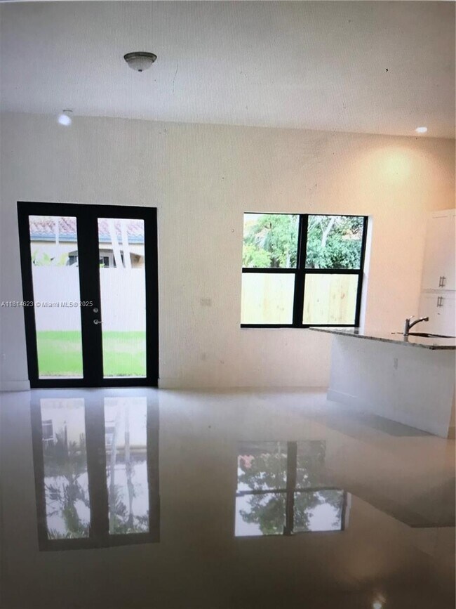 Foto del edificio - 15053 SW 28th St