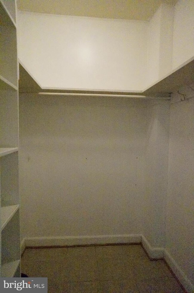 Foto del edificio - 1501 S George Mason Dr