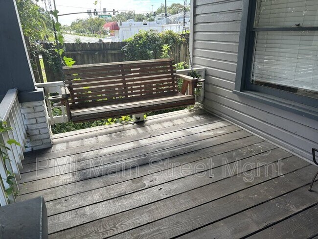 Foto del edificio - 714 Putnam Ave