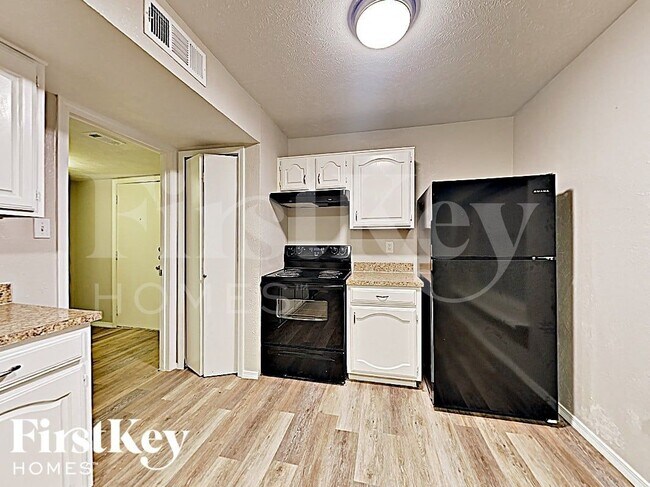 Building Photo - 2805 Galemeadow Dr