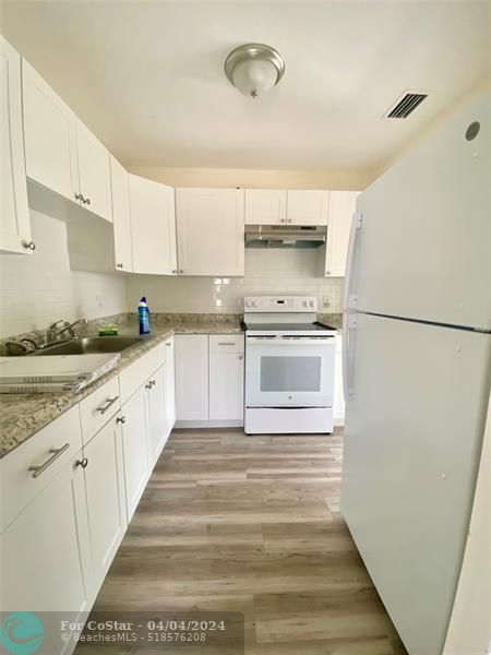 Building Photo - 11003 Ridge Ave