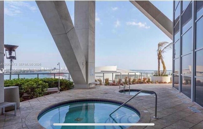 Foto del edificio - 888 Biscayne Blvd