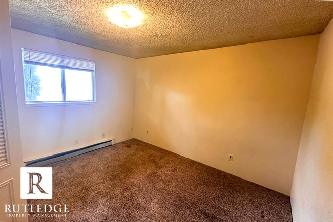 Foto del edificio - Charming Single Level Apartment in East Me...