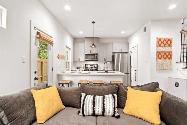 Foto del edificio - 7809 Lawn St