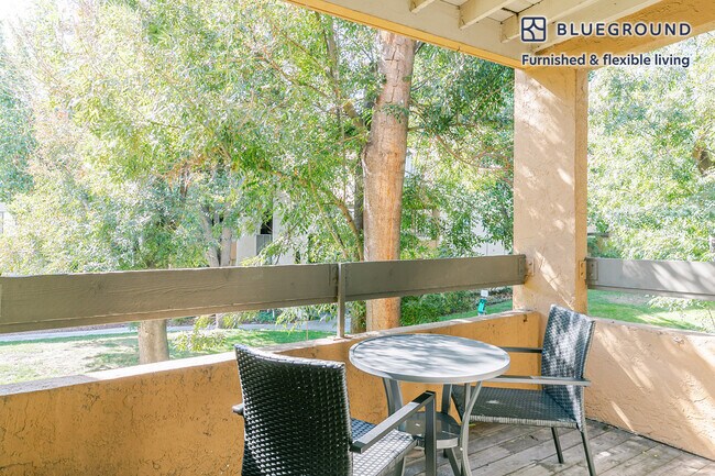 Foto del edificio - 1600 Villa St