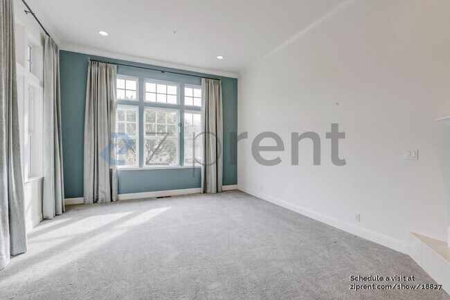 Building Photo - Unit