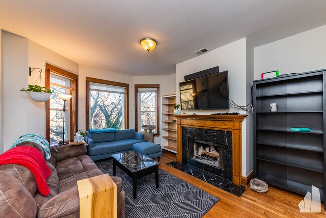 Foto del edificio - 3716 N Racine Ave