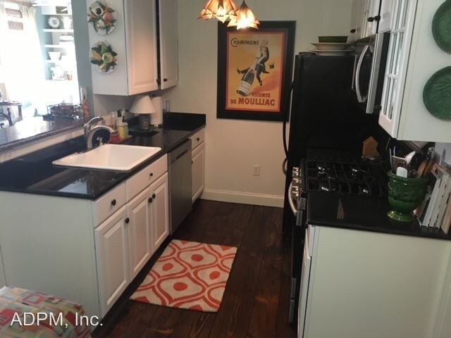 Building Photo - 2 br, 3 bath House - 134 High St. #1