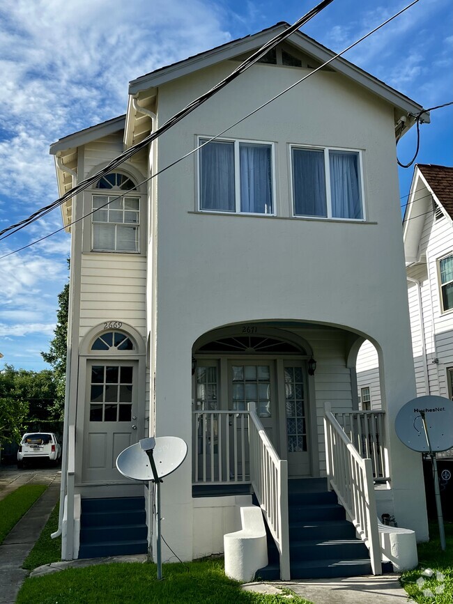 Building Photo - 2671 Gladiolus St