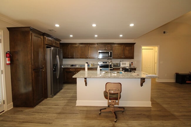 Building Photo - 1315 Mayfield Dr