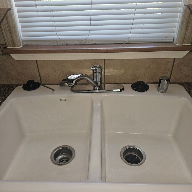 Foto del edificio - 2 Bedroom 1 Bath Home Recently Renovated