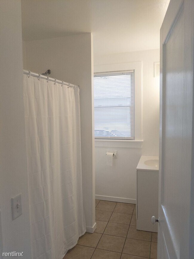 Foto del edificio - 2 br, 1 bath Duplex - 927 Butterworth Stre...