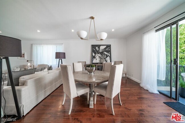 Foto del edificio - 3 br, 2 bath Condo - 126 N Croft Ave Apt 202