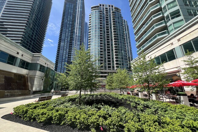 Photo du bâtiment - 12 Yonge St