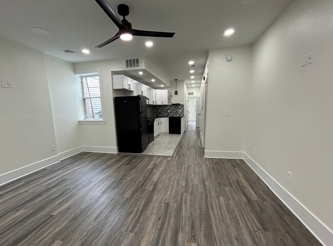 Building Photo - Modern Living Just Steps from Temple Unive...