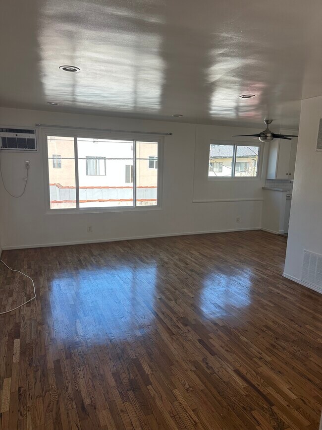 Foto del edificio - 8665 Pickford St