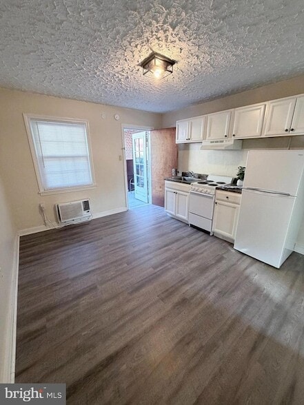 Building Photo - 268 Wilkes St