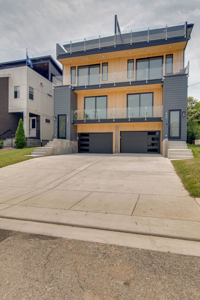 Building Photo - 935 Southside Pl