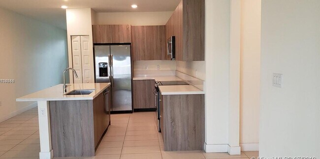 Foto del edificio - 7809 NW 104th Ave