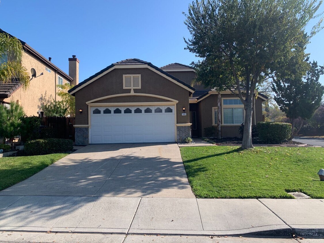 Primary Photo - Beautiful, Remodeled 3 Bedroom, 2 Bath Sin...