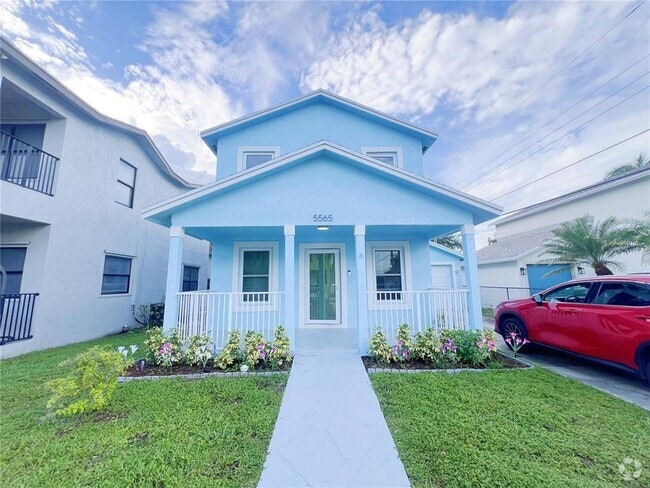 Building Photo - 5565 SW 43rd St