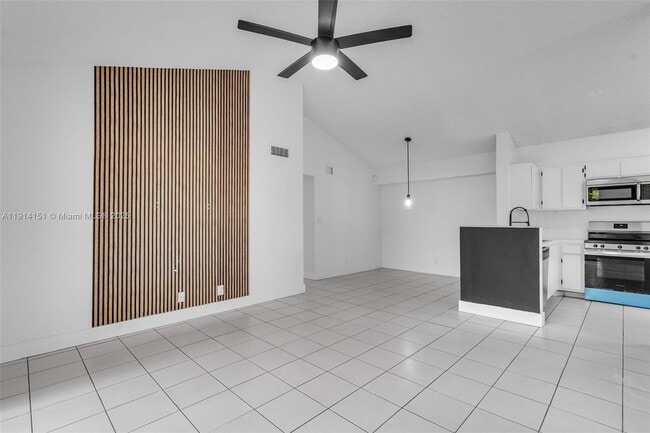 Building Photo - 3065 N Oakland Forest Dr