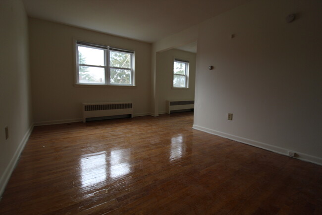 Building Photo - 33 Burnside Ave
