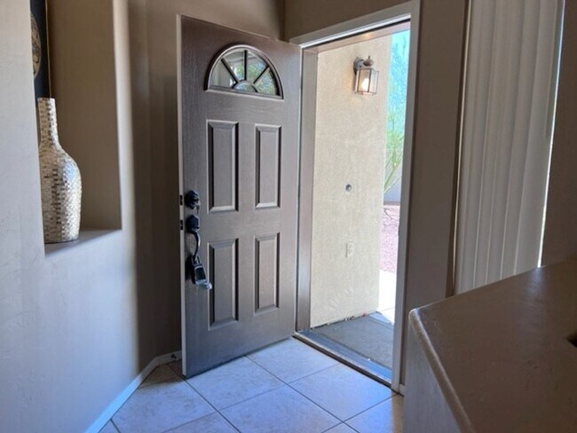Building Photo - 2BR Vacation Home in Gated Community Bullhead Parkway with Utilities Avail 10/1