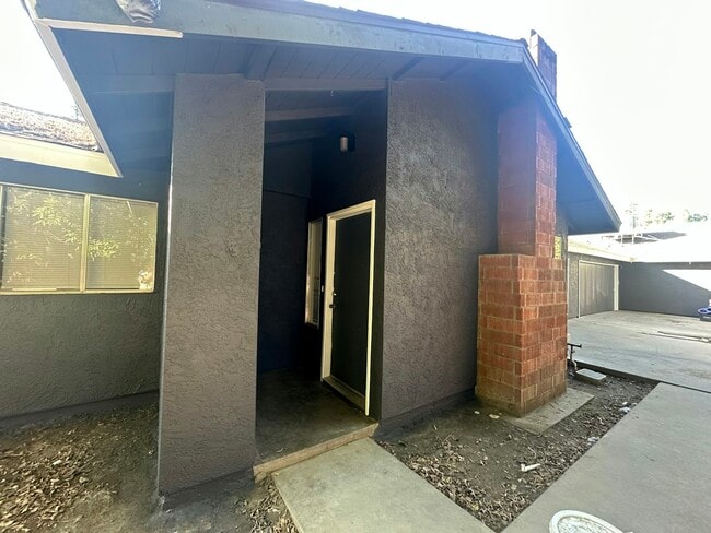 Foto del edificio - 1711 E Paradise Ave