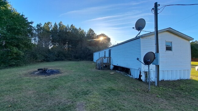 Building Photo - 672 Target Rd