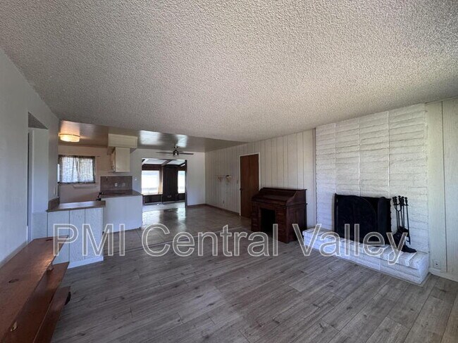 Foto del edificio - 4650 Dahlia Dr