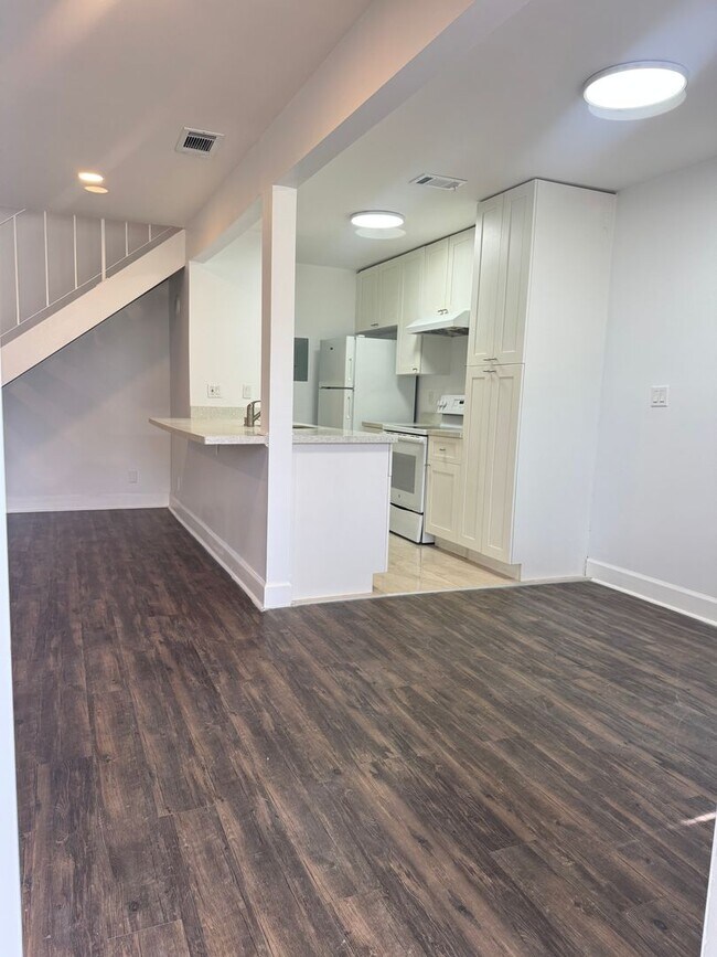 Building Photo - Townhome with Garage Included ** 1st Month...