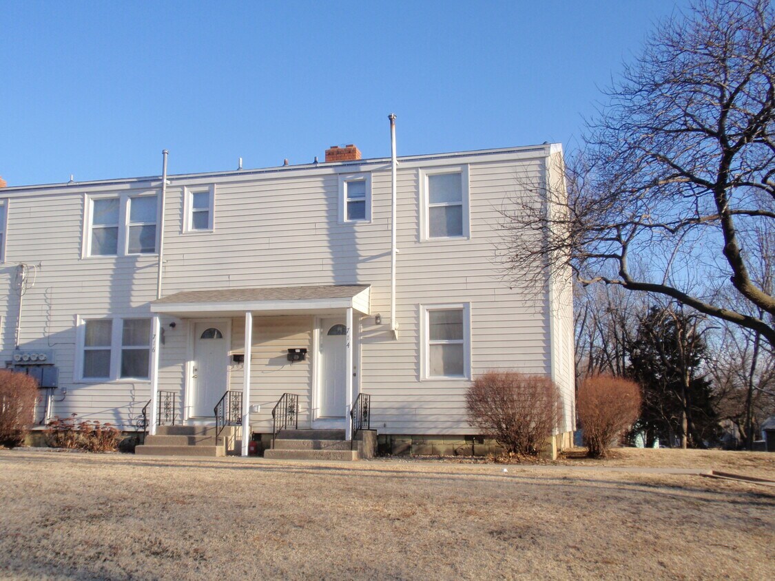 Primary Photo - 714 W 1st St