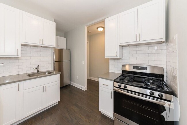Building Photo - 5045 N Damen Ave