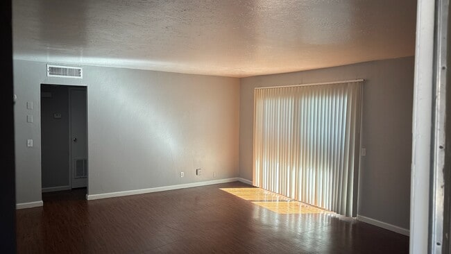 Foto del edificio - Country Club Apartments