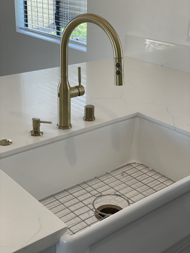 Farm sink... - 7632 Topanga Canyon Blvd