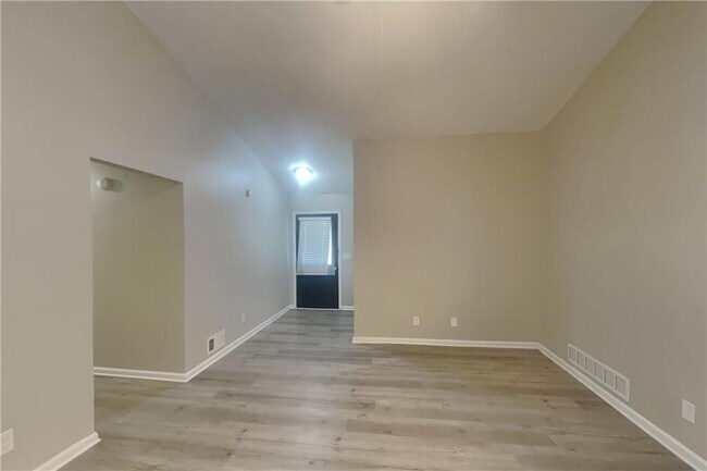 Building Photo - 2620 Bluffton Rd