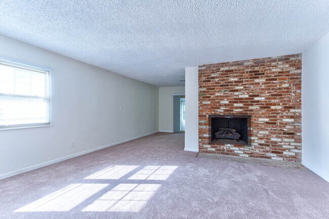 Building Photo - 3 Bed/2 Bath SFR in a Desirable Area