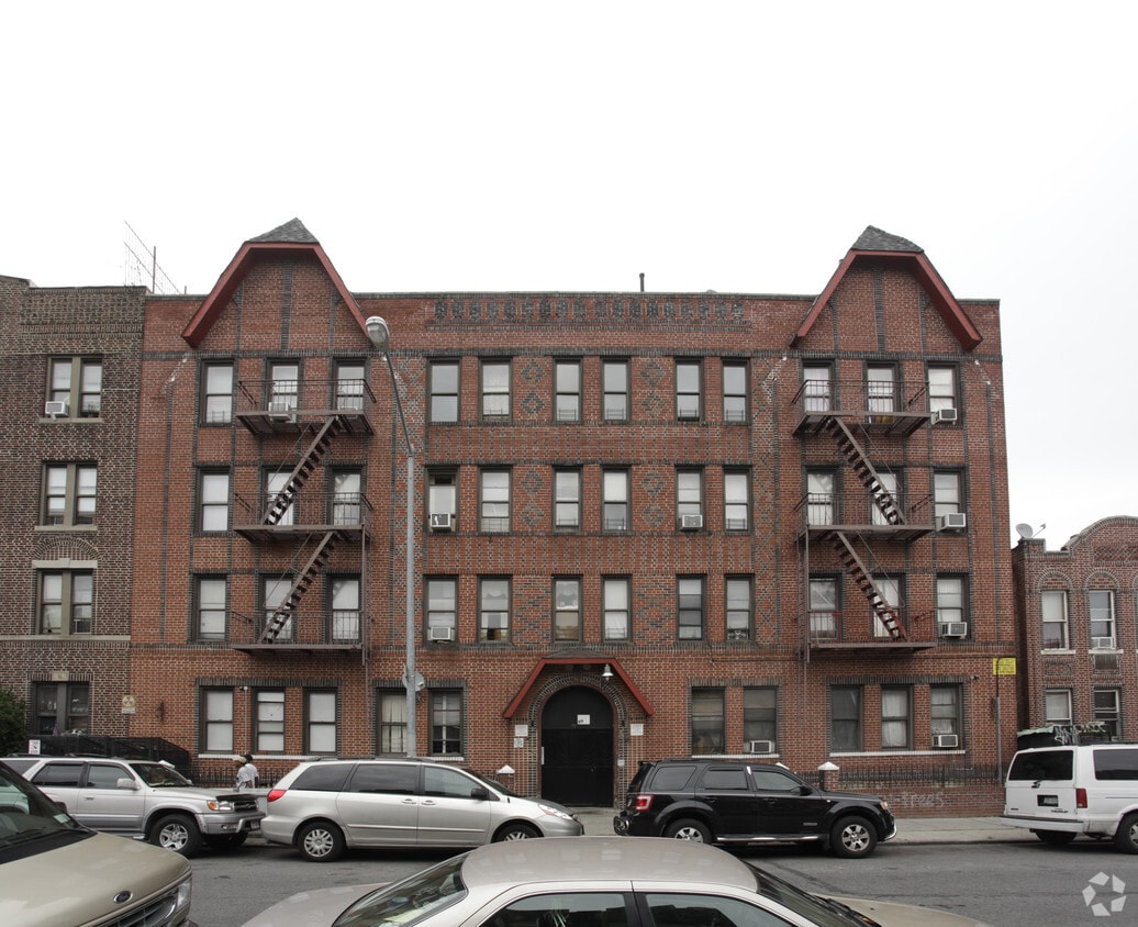 105 E 96th St - 99-105 E 96th St
