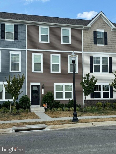 147 Presidents Pointe Ave  
