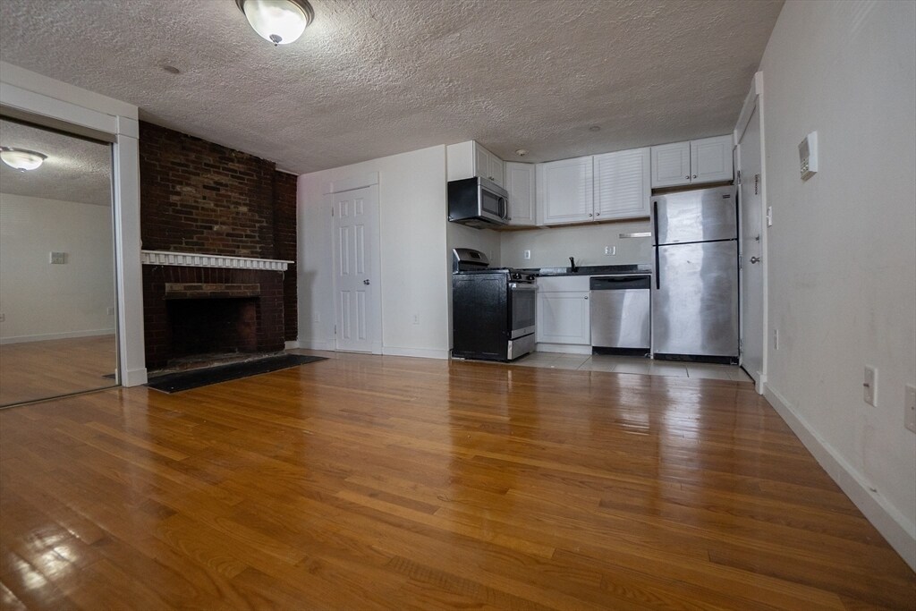 Primary Photo - 65 Hancock St