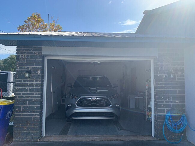 Foto del edificio - 3 br, 2 bath House - 3303 Orange Tree Drive