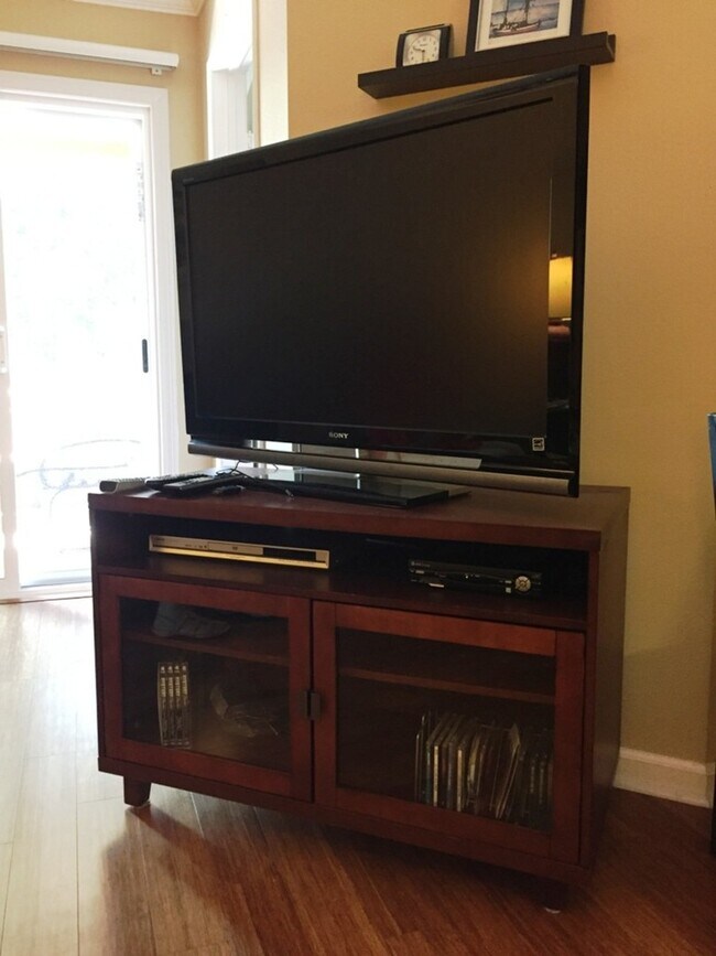 Foto del edificio - Fully furnished 1 bedroom condo and office...