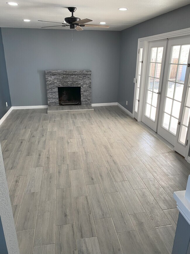 Building Photo - 9211 Vernon Ave