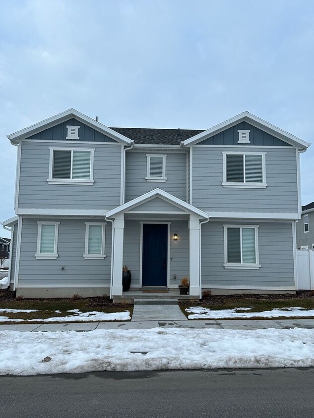 Primary Photo - Beautiful 2021 home with fenced yard