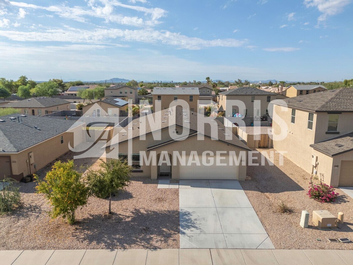 Primary Photo - Newer Home in a Great Location to the Freeway
