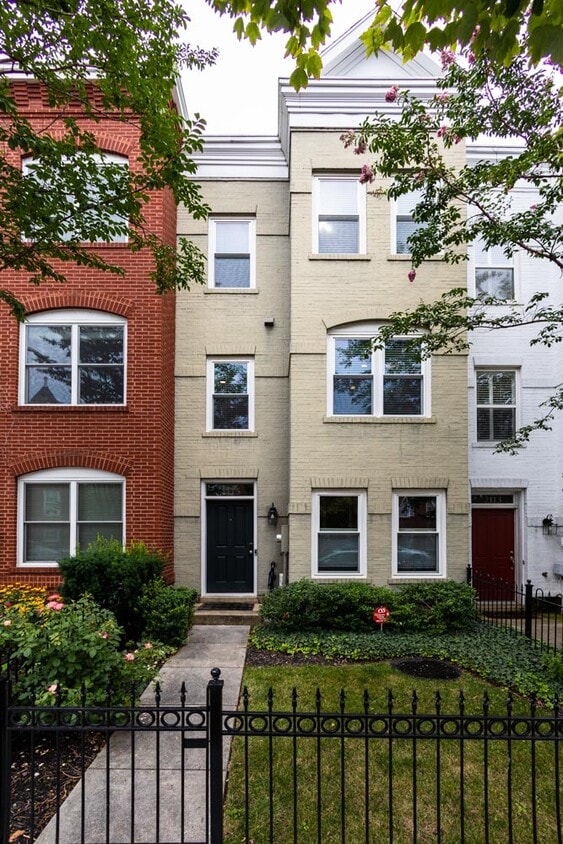 Foto principal - 2115 13th St NW